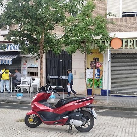 Apartamento 1 Dormitorio Y Salon Con Sofa Cama Bien Comunicado Con El Centro Seville Luaran gambar
